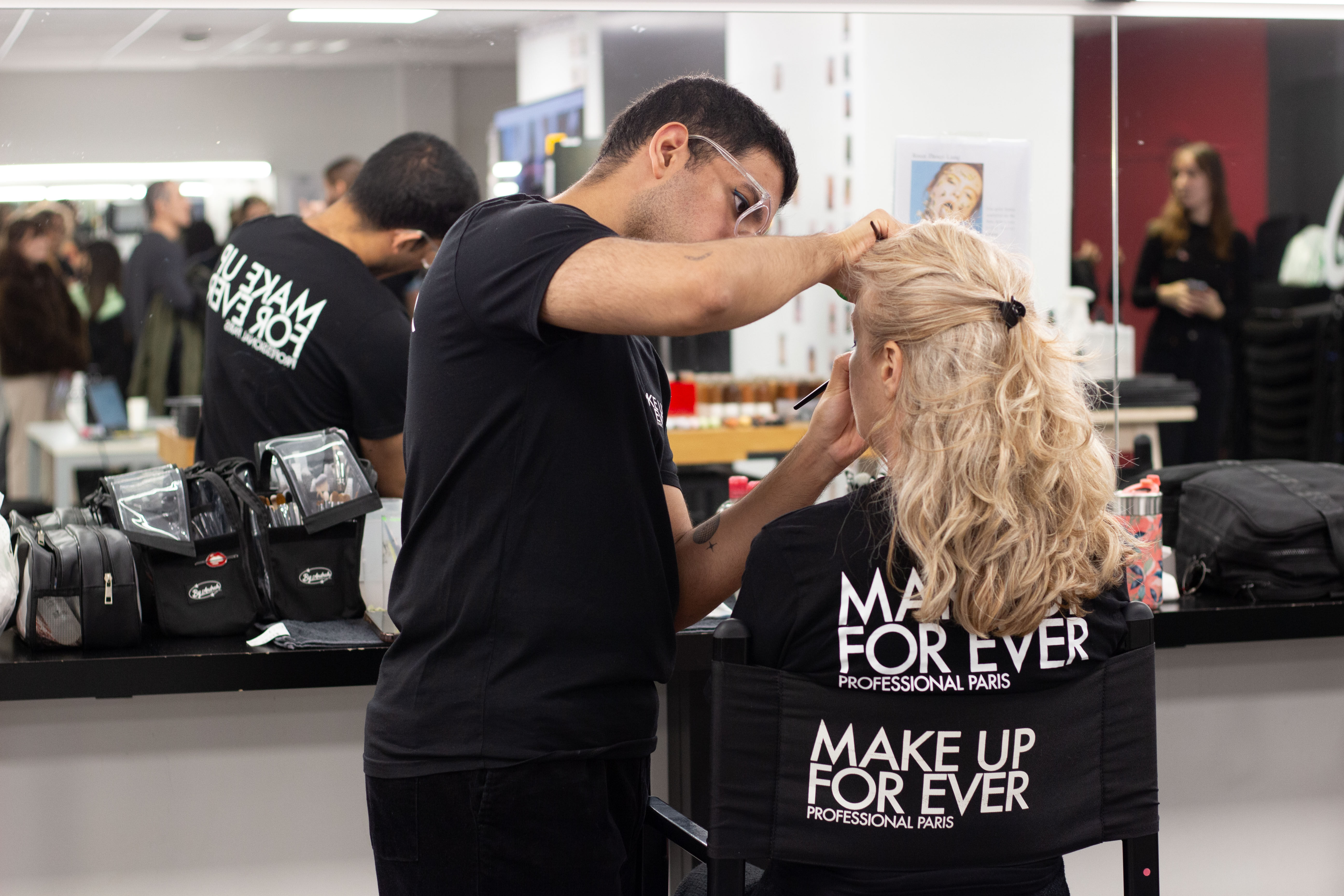 master-professional-makeup-techniques-in-3-weeks