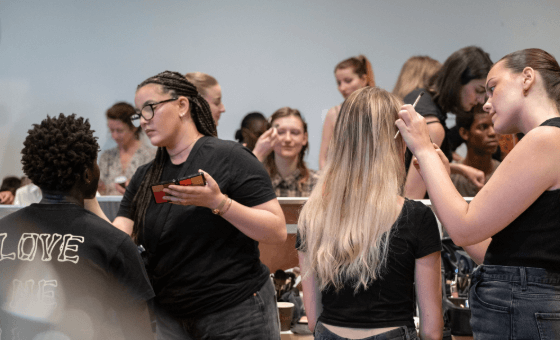 Les élèves de la MAKE UP FOR EVER Academy au cœur du défilé de l’IFM